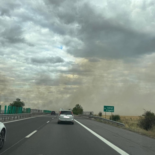 Incendiu de vegetație afectează traficul pe autostrada A2 în județul Ialomița