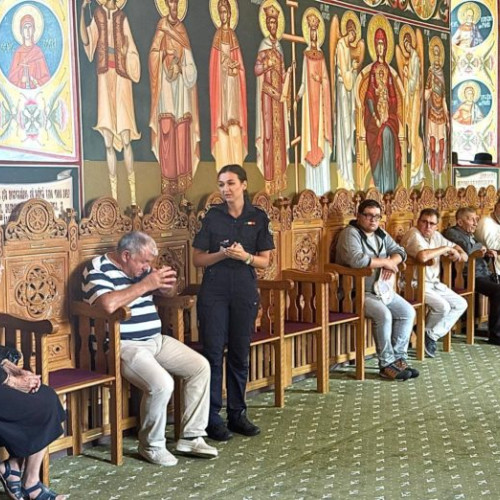 Polițiștii din Botoșani au organizat o activitate preventivă după slujba de „Schimbarea la Față a Domnului”