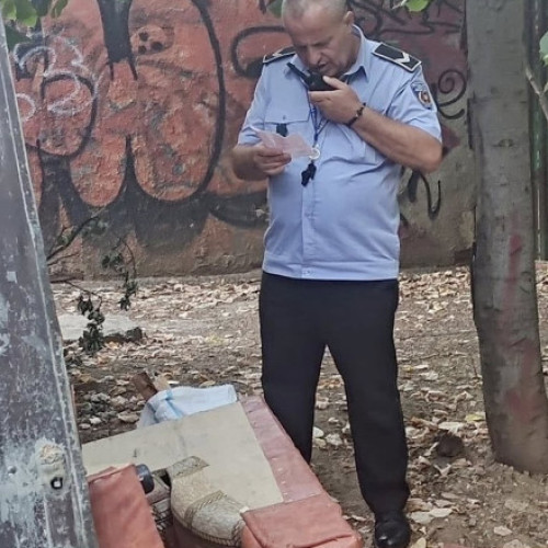 femeie din sectorul 6 a primit o amenda pentru aruncarea unui document la gunoi