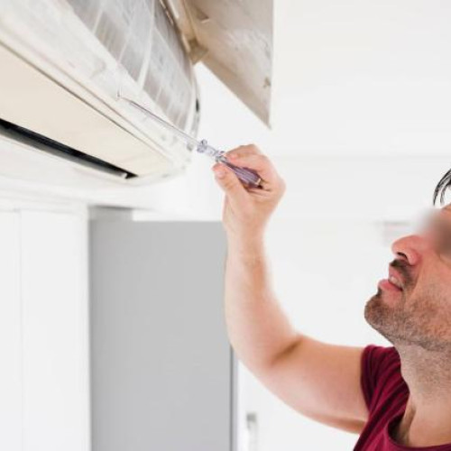 Probleme grave după o lucrare de montaj de aparate de climatizare în Cluj