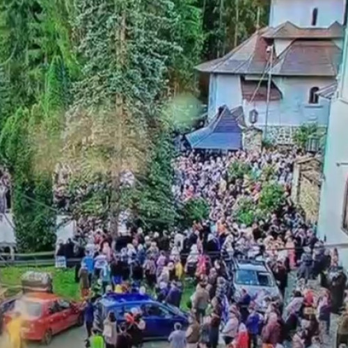 Pelerini care au participat la canonizarea Sfintilor Paisie și Cleopa au avut nevoie de ajutor medical la Manastirea Sihastria din Neamt