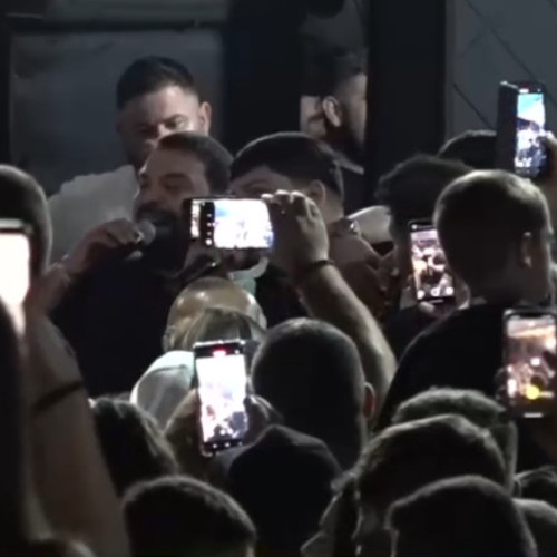 Primăria din comuna Logrești a cheltuit 59.000 de lei pentru o seară de spectacole, în timp ce guvernul anunță reduceri și concedieri, iar localnicii se plâng de lipsa investițiilor. Evenimentul, intitulat „Zilele comunei Logrești - Hora din străbuni”, a avut ca vedetă pe Florin Salam, care a primit 10.000 de lei pentru un set de 30 de minute de spectacol.