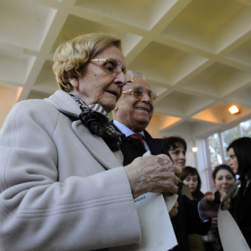 Nina Iliescu, soția fostului președinte Ion Iliescu, a transmis primul mesaj public de la trecerea în neființă a soțului său. Aceasta a scris pe blogul fostului lider și a mulțumit tuturor celor care au fost alături de ea și au participat la funeraliile fostului președinte. În mesaj, Nina Iliescu afirmă că &quot;ați răspuns cu demnitate la demnitate, cu dragoste și prețuire, la devotamentul și slujirea lui pentru România&quot;.