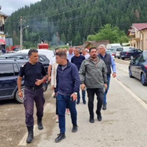 Tiruri cu materiale de construcții și electrocasnice ajung la sinistrații din Brosteni