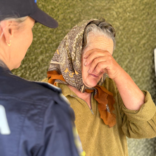 Polițiștii din Neamț au ajutat familii afectate de inundații în Farcașa