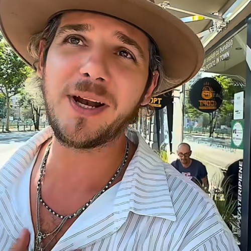 Cuza de la Noaptea Târziu și Cosmin Nătanticu deschid un restaurant plin de umor la București