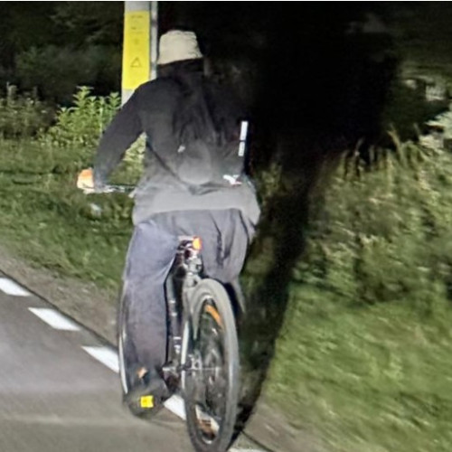 Staretul manastirii Cozancea a pedalat 145 de kilometri pentru a sluji la picioarele sfintilor Cleopa si Paisie