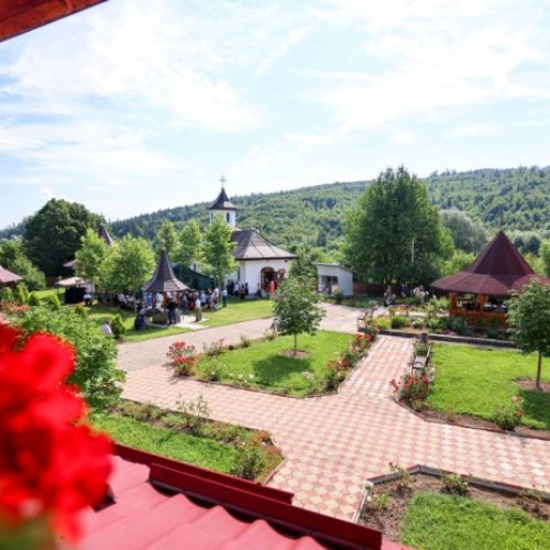 sarbatoare la manastirea soveja din vrancea cu ocazia praznicului schimbarii la fata a domnului