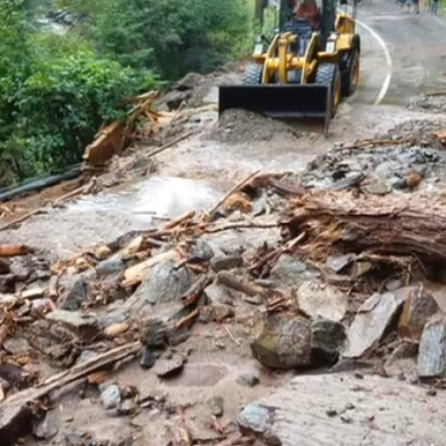 Viitură pe Transfăgărașan blochează zeci de mașini