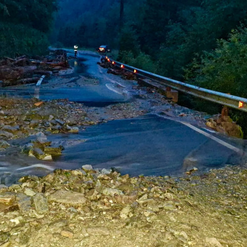Viitură puternică blocată pe Transfagarasan, în zona Piscu Negru