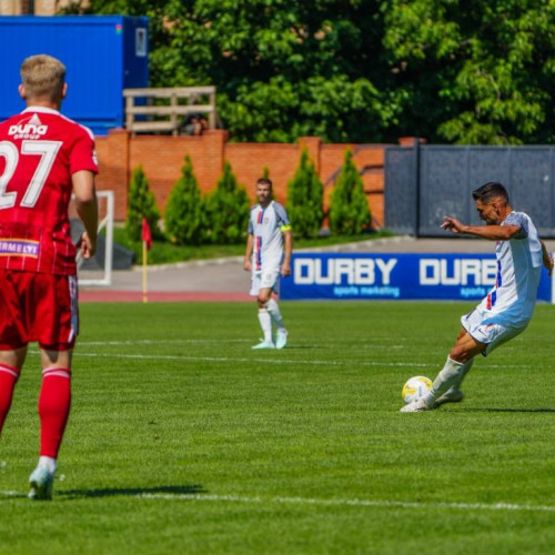 Chindia Târgoviște ar putea câștiga la „masa verde” meciul cu Sepsi Sfântu Gheorghe, disputat în prima etapă a campionatului, din cauza unei greșeli făcute de staff-ul tehnic al echipei din Covasna. Potrivit unor surse, la pauza meciului, gazdele au introdus în teren un jucător care nu era trecut pe lista de joc oficială, ci doar pe lista aditională.