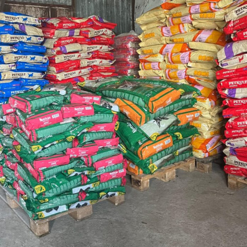 Maxi Pet România a donat 8 tone de hrană pentru câinii din adăposturile ASPA