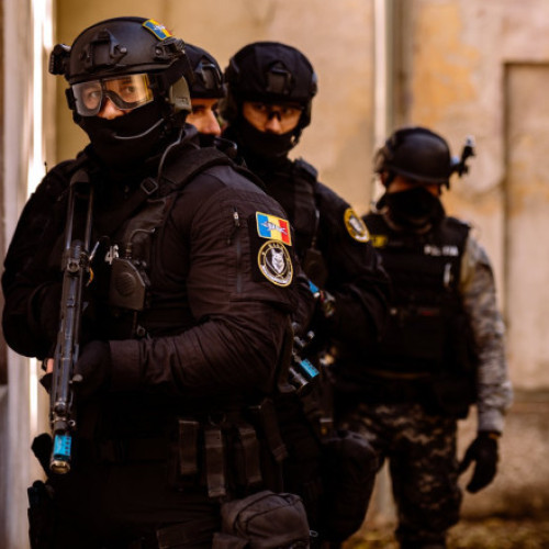 dosar de proxenetism: zeci de perchezitii în mai multe județe și în București