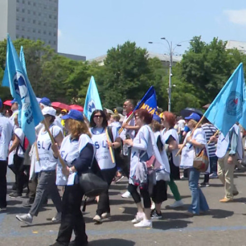 Federațiile sindicale din învățământ intenționează să adune semnături pentru promovarea unui proiect de lege care să anuleze măsurile din pachetul fiscal privind sistemul educațional