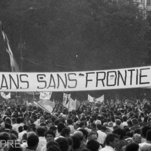 gest discret de protest la moartea lui Ion Iliescu în Cluj: „Imnul Golanilor” a răsunat în mai multe cartiere