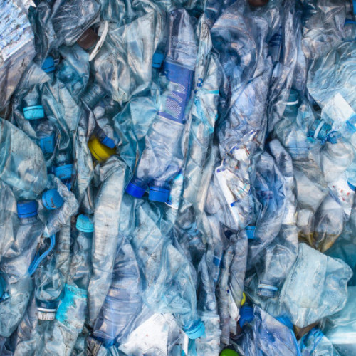 șapte țări, în frunte cu China, SUA și Arabia Saudită, domină producția mondială de plastic în 2024