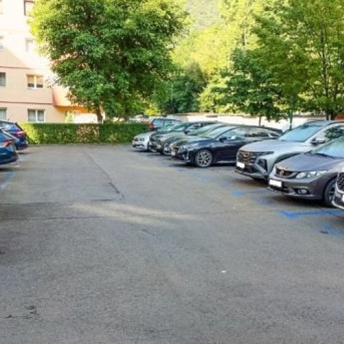 Licitații surprinzătoare pentru locurile de parcare din cartierul Valea Cetății, Brașov
