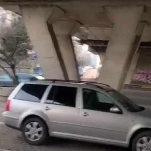 incident neobișnuit la cluj-napoca: mașini stropite cu substanță necunoscută sub podul calvaria