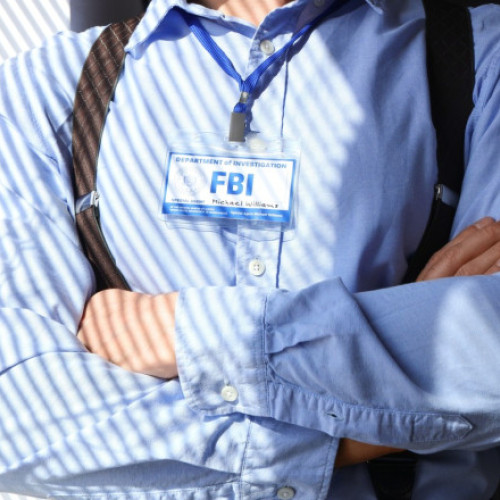 Trei oficiali de rang înalt de la FBI, including șeful biroului din Washington, au fost concediați de administrația Trump