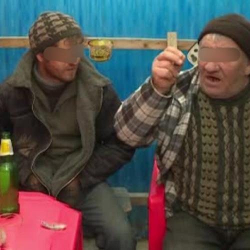 spatiu cu mese și banci de pe strada Ravasului a devenit punct de atracție pentru consumatorii de alcool