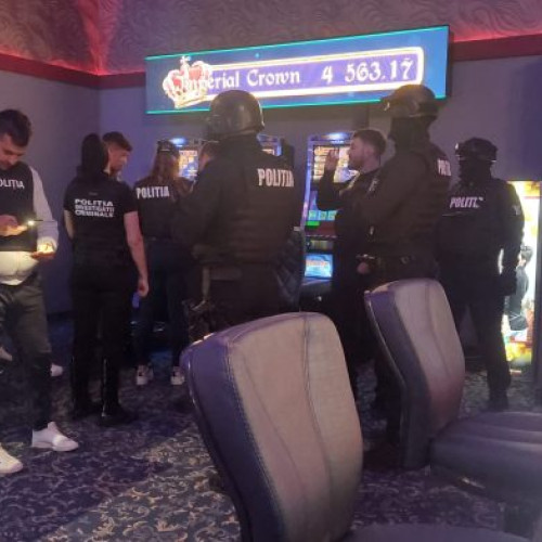 Omul care a distrus aparate și mobilier într-o sală de jocuri din Suceava, după ce a pierdut bani, este cercetat acum de poliție pentru distrugere. Potrivit sursei informația, clientul, în urma unui eșec financiar, și-a pierdut controlul și a început să distrugă bunurile din interior.
