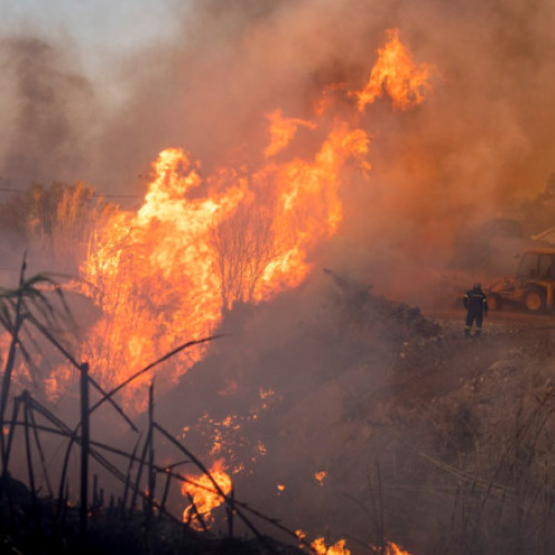 Incendiu de proporții în apropiere de Atena, Grecia