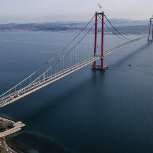 Incendiile forestiere din nord-vestul Turciei au condus la închiderea temporară a traficului maritim în Strâmtoarea Dardanele