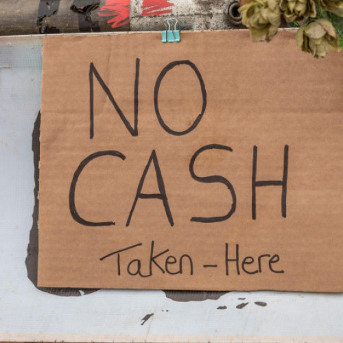 Albania, în fața provocării transformării totale a economiei fără ban cash până în 2030