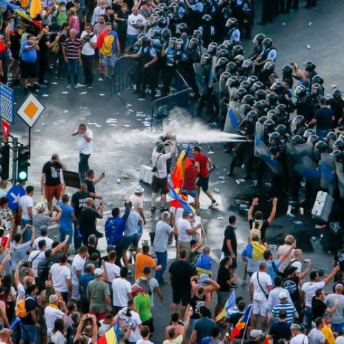 protest organizat în piața victoriei pentru soluționarea dosarului 10 august