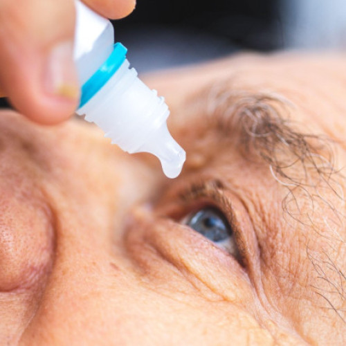 FDA a aprobat primul tratament cu picături oftalmice pentru prezbiopie în lume