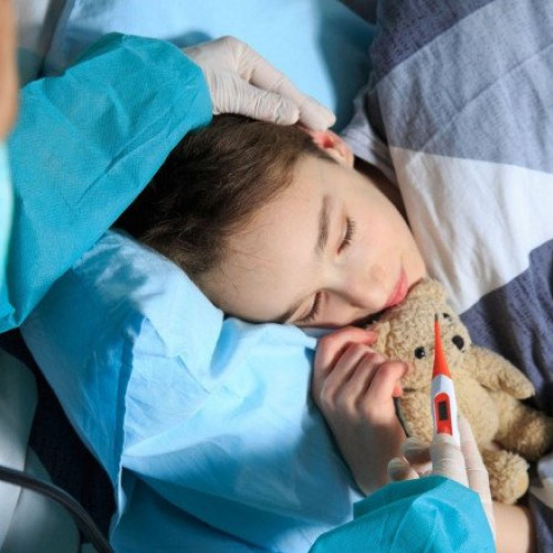 Creștere a cazurilor de COVID-19 în rândul copiilor și adulților în ultimele luni