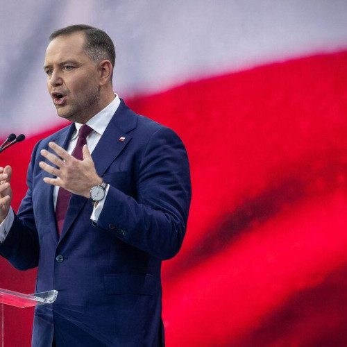 Karol Nawrocki, noul președinte al Poloniei, va efectua o vizită la Washington la începutul lunii septembrie, după ce a depus jurământul miercuri, anunță seful său de cabinet, Pawel Szefernaker, citat de Reuters pe platforma X. Conform sursei, într-o scrisoare de felicitare primită în ziua inaugurării, președintele SUA, Donald Trump, l-a invitat pe Nawrocki la Casa Albă pentru o întâlnire de lucru programată pentru 3 septembrie 2025.