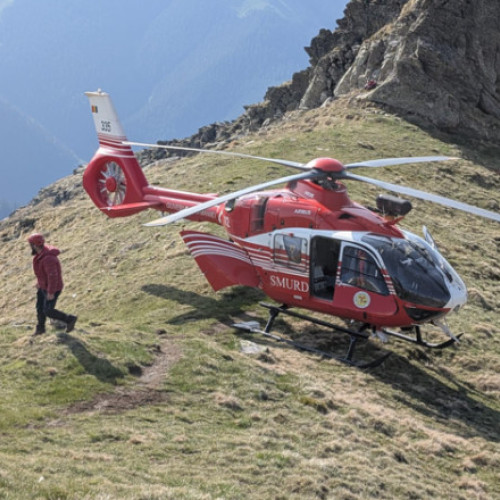 Bărbat salvat după ce a căzut 100 de metri într-o prăpastie în zona vârfului Moldoveanu