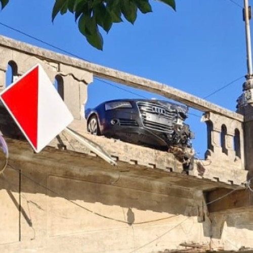 Accident pe podul din centrul Timișoarei: două mașini și un pieton răniți