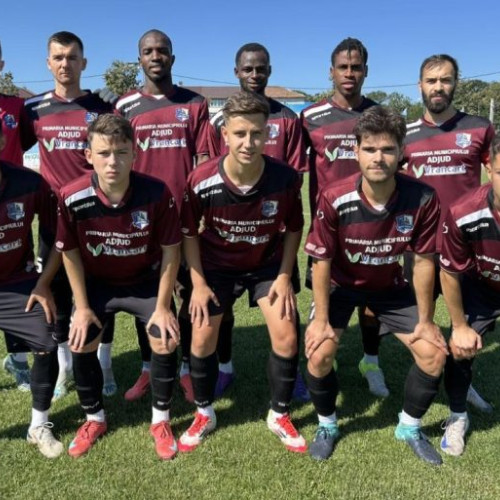 meci amical de fotbal între CSM Adjud și CS Aerostar Bacău pe stadionul municipal din Adjud