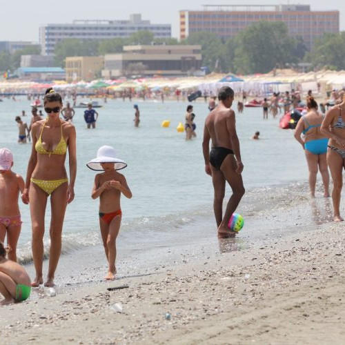 Vara pe litoralul românesc: aglomerație și distracție pentru câteva zile