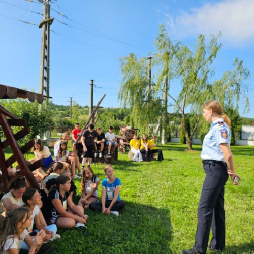 O tabără de siguranță le-a oferit elevilor ocazia să descopere meseria de salvator