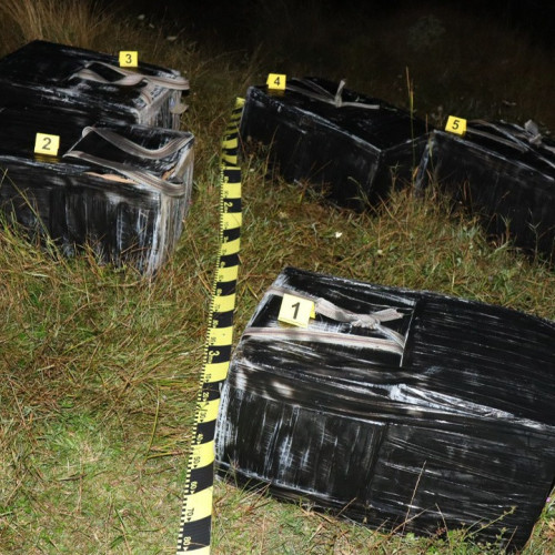 Colete cu țigarete de contrabandă, confiscate de polițiștii de frontieră din Botoșani