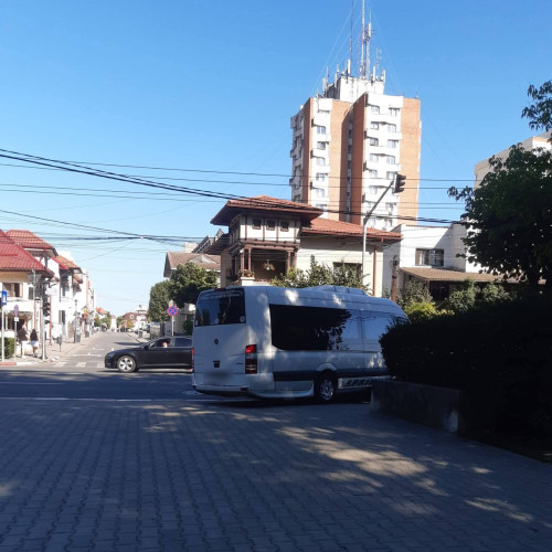 Autovehicul sancționat pentru acces neautorizat în parc la Târgu Jiu