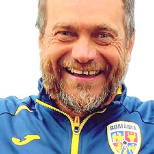 bibliotecarul Avram Iancu a încheiat o cursă extrem de dificilă de înot prin Europa