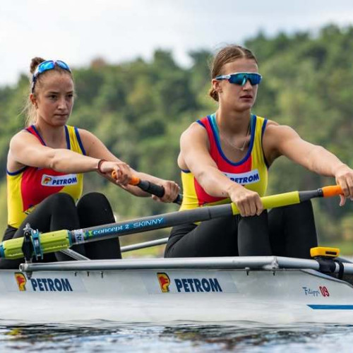 Echipajul feminin de dublu rame câștigă aurul la campionatele mondiale de la Trakai