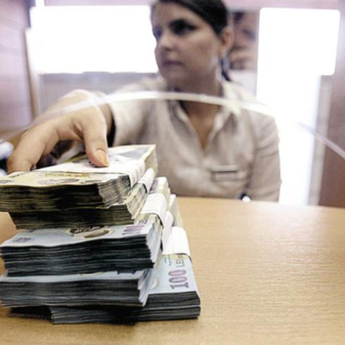 Creșteri ale ratelor la creditele ipotecare pentru români începând din octombrie