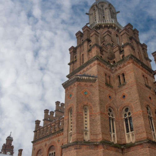 universitatea națională &quot;iuri fedkovici&quot; din cernauti înregistrează un aflux record de candidați în 2025