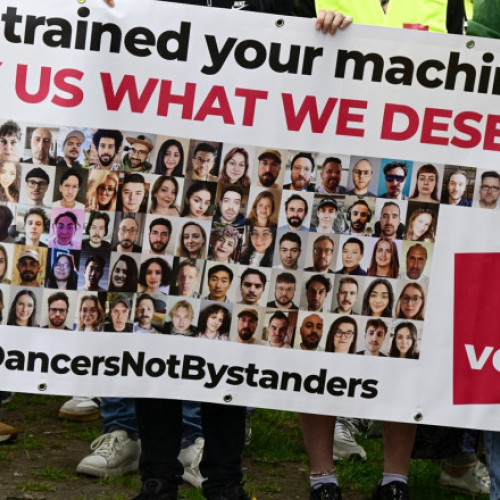 TikTok concediază echipa de moderare din Berlin și încearcă să înlocuiască munca umană cu AI