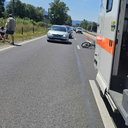 Biciclist accidentat grav în Buzău după coliziunea cu un autoturisme