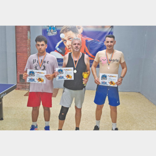 Turneele săptămânale de la clubul Ping Pong Community Stei, pline de surprize