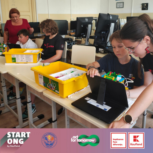 Elevii de la școala gimnazială nr. 26 învață despre robotică în vacanță