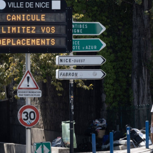 Val de caniculă în Franța, temperaturi record și alertă de incendii