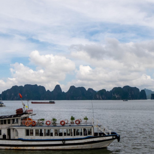 Vietnam elimină temporar vizele pentru cetățenii din 12 țări