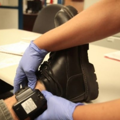 bărbat reținut pentru distrugere de dispozitiv de monitorizare electronică în Baia Mare